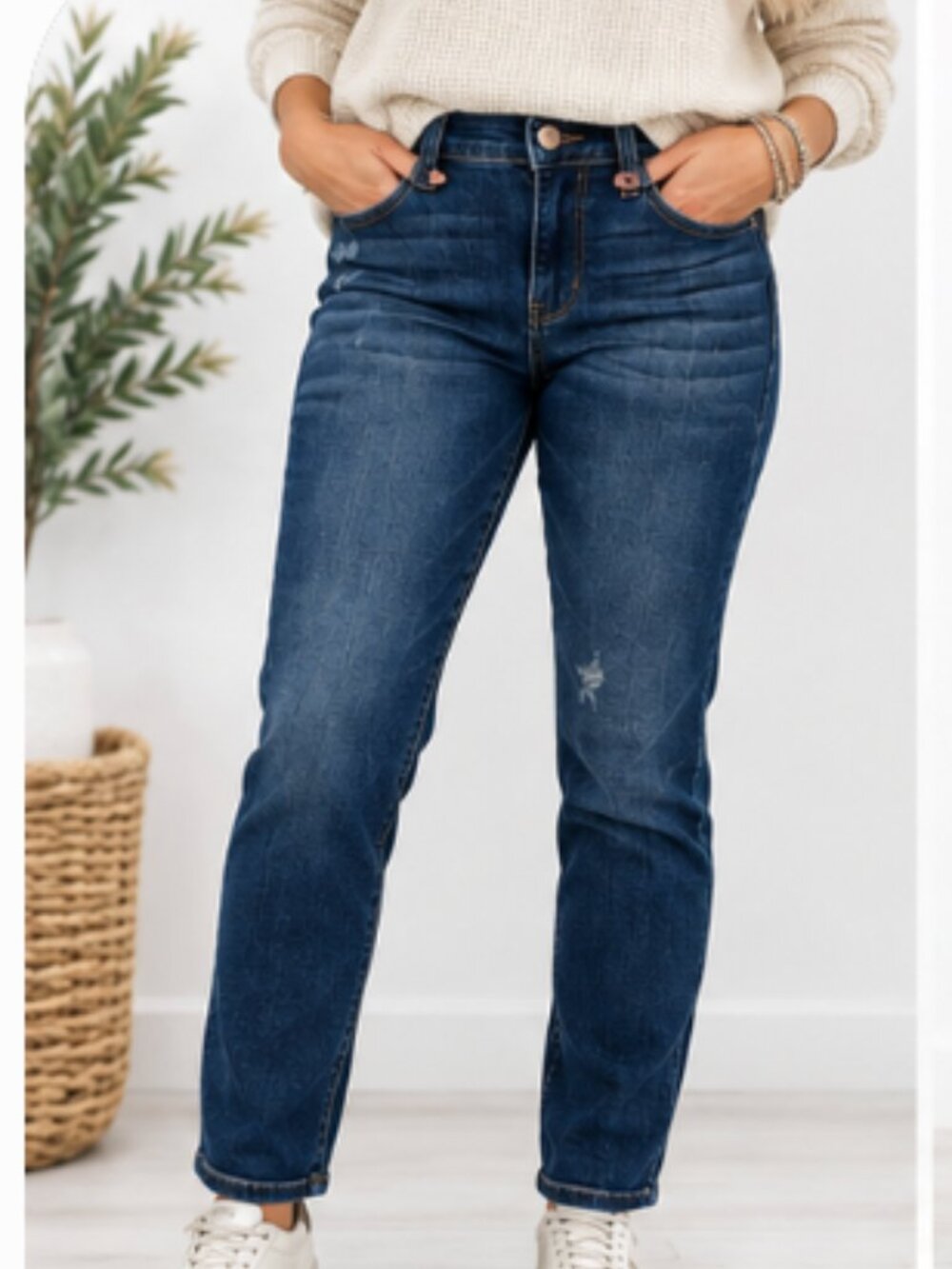 Judy Blue Womens 11/30 Relaxed Fit Distressed Dark Wash Jeans 26 Inseam